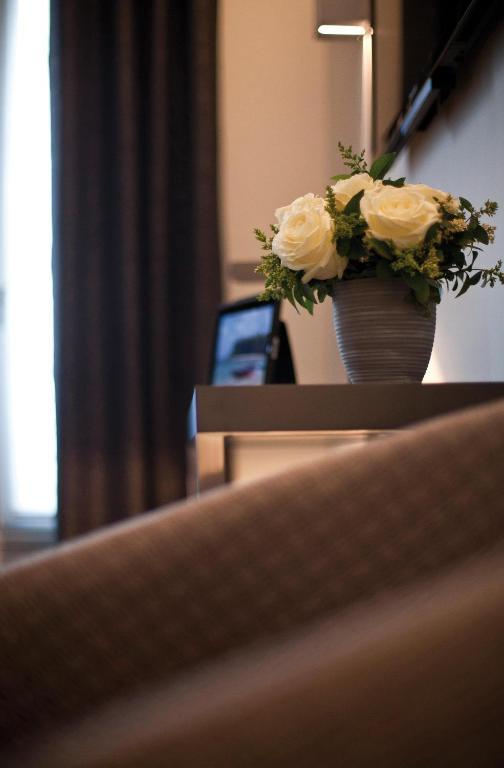 Le Grey Hotel Paris Room photo